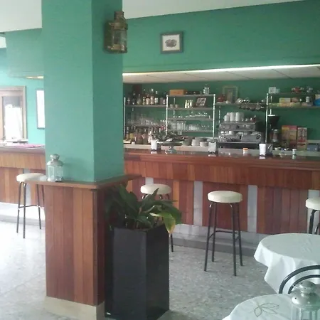 Отель Laureles 2*